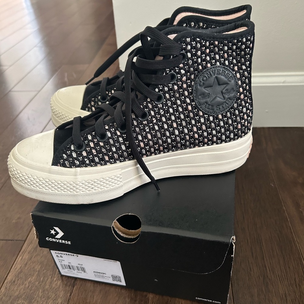 Converse Women's Black and Cream Patterned High-Tops